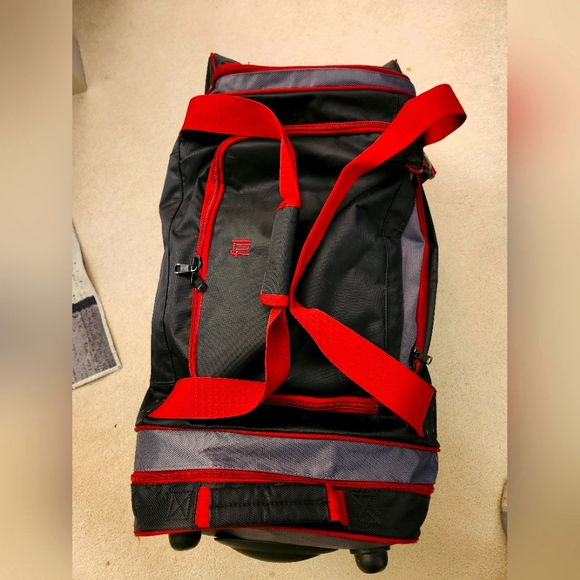 FUL Rolling Duffel bag / Travel luggage - Picture 1 of 11